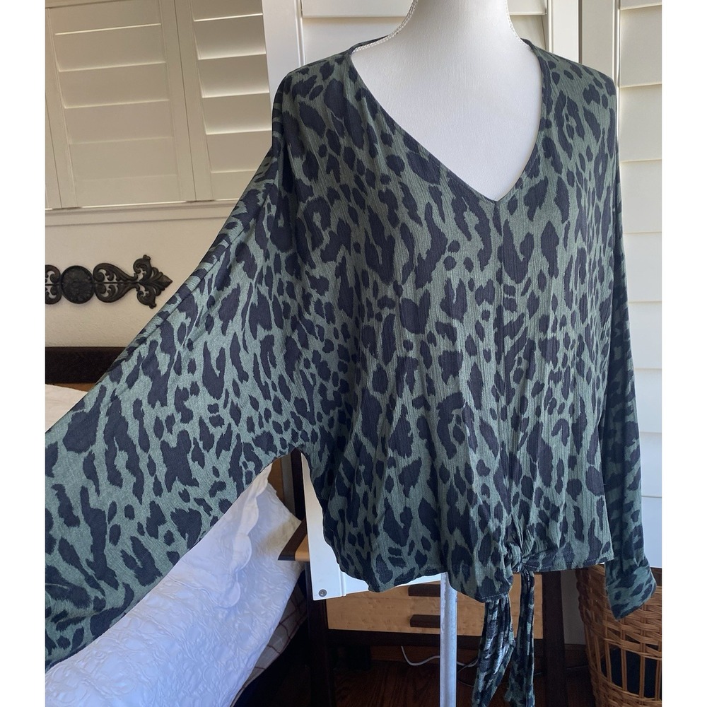Umgee Women M Dolman Sleeve‎ Olive Green Black Animal Print V-Neck Top Waist Tie